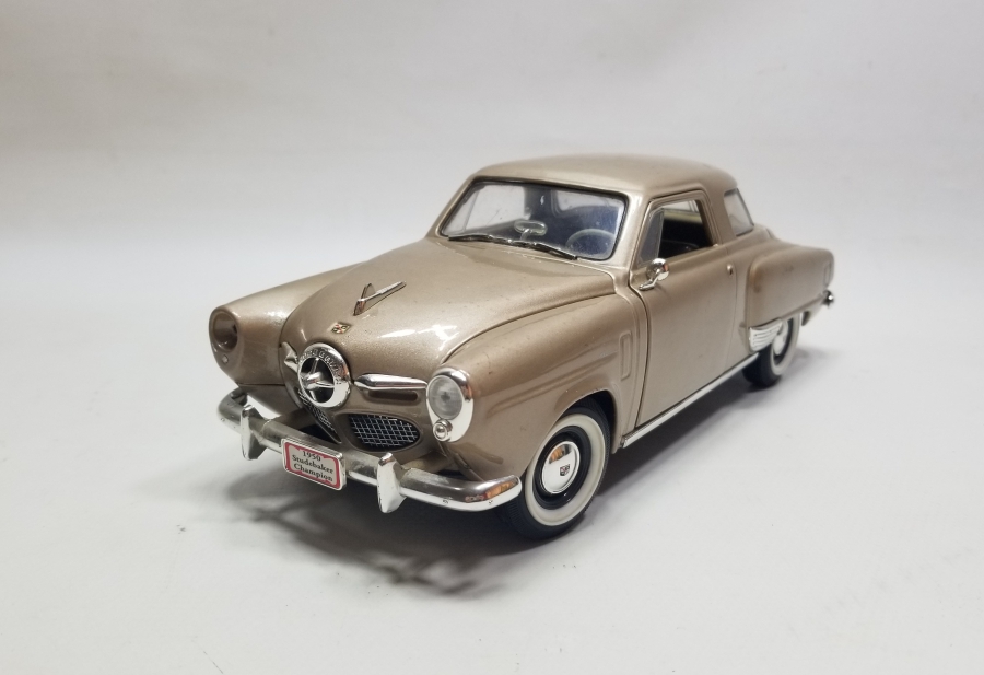 1/18 ORANLI DEKORATİF OYUNCAK ARABA