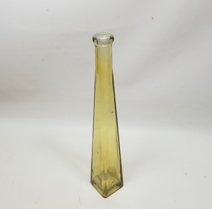 KARE ŞİŞE FORMUNDA YAPILMIŞ ANTİKA CAM VAZO