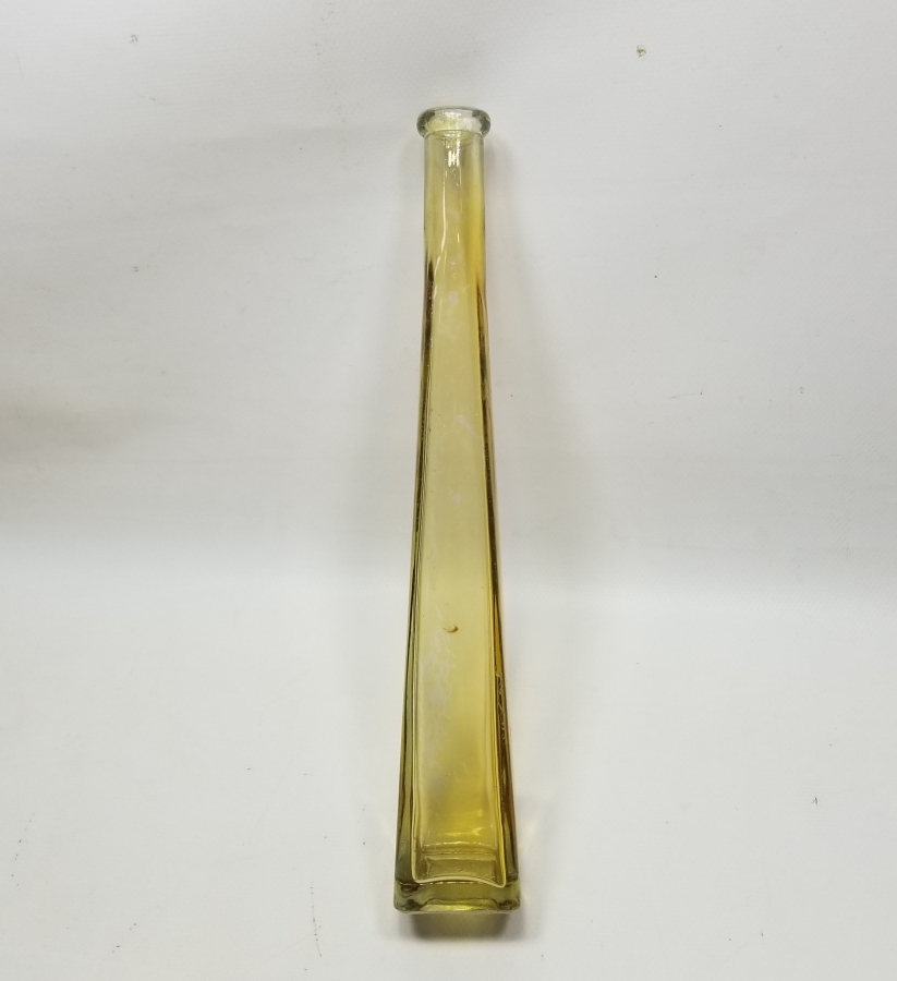 KARE ŞİŞE FORMUNDA YAPILMIŞ ANTİKA CAM VAZO