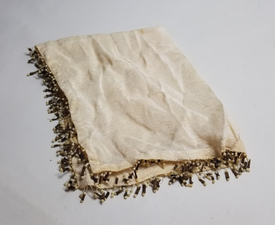 OSMANLI DÖNEMİ KARANFİLLİ İPEK DAMAT MENDİLİ