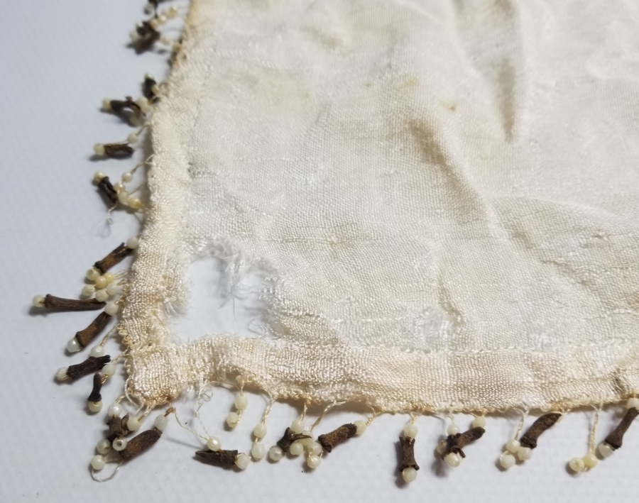 OSMANLI DÖNEMİ KARANFİLLİ İPEK DAMAT MENDİLİ