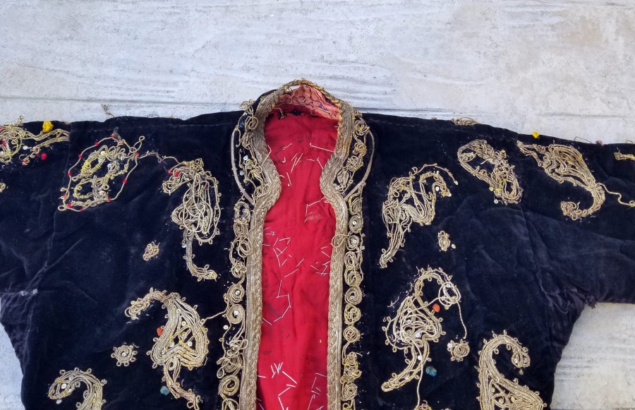 OSMANLI DÖNEMİ İPEK KADİFE ÜZERİ GÜMÜŞ SIRMA İŞÇİLİKLİ BALIKESİR YÖRESİ GELİN CEPKENİ