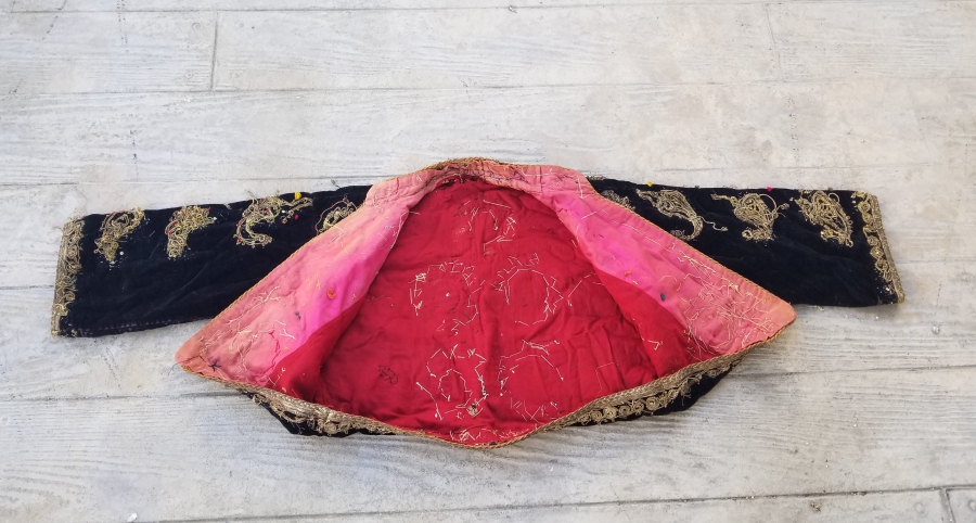 OSMANLI DÖNEMİ İPEK KADİFE ÜZERİ GÜMÜŞ SIRMA İŞÇİLİKLİ BALIKESİR YÖRESİ GELİN CEPKENİ