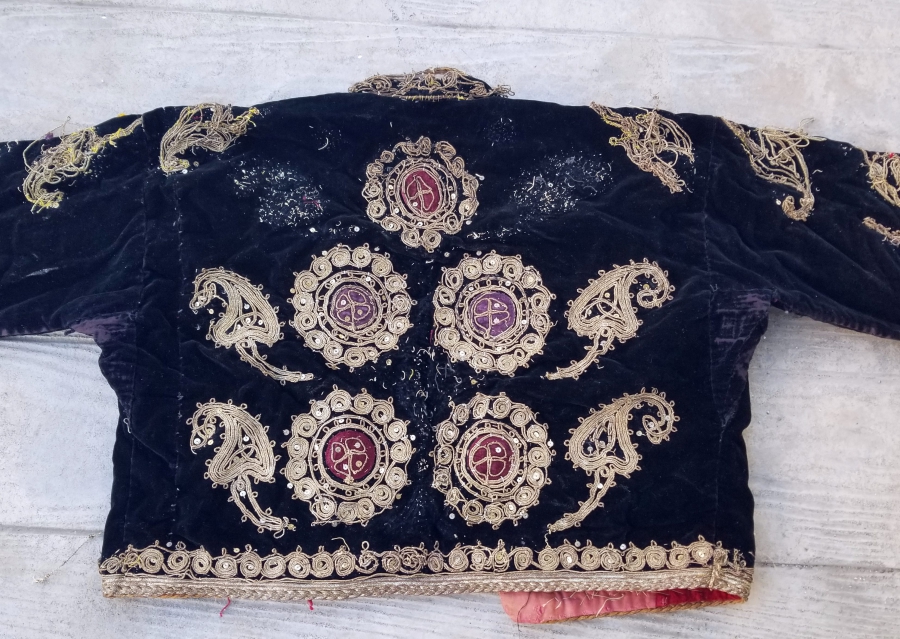 OSMANLI DÖNEMİ İPEK KADİFE ÜZERİ GÜMÜŞ SIRMA İŞÇİLİKLİ BALIKESİR YÖRESİ GELİN CEPKENİ