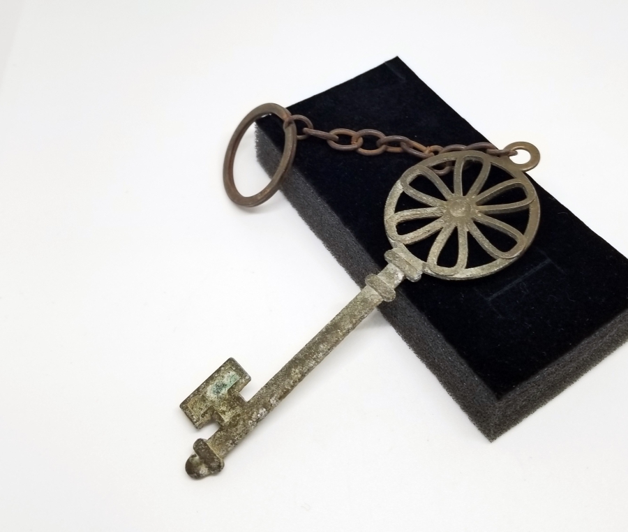 ANAHTAR FORMLU YAPILMIŞ ANTİKA ANAHTARLIK