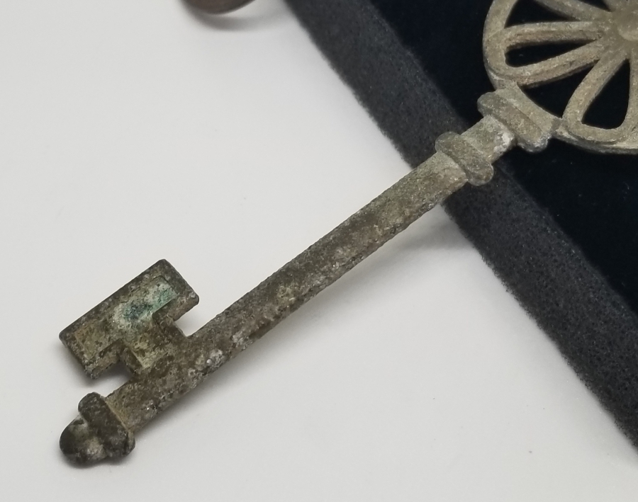 ANAHTAR FORMLU YAPILMIŞ ANTİKA ANAHTARLIK