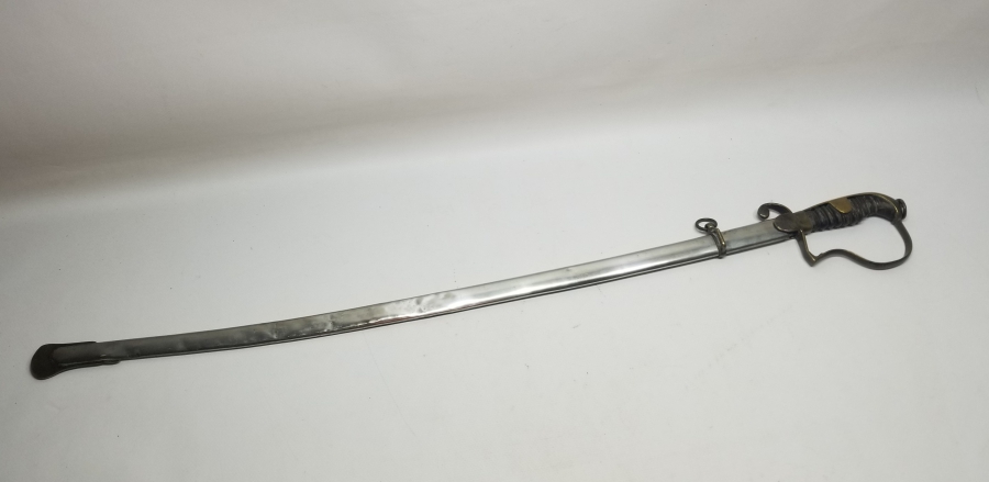 İKİ TARAFI GRAVÜRLÜ VE DEVLET ARMALI BOYNUZ SAPLI OSMANLI DÖNEMİ HAFİF SÜVARİ SUBAY KILICI