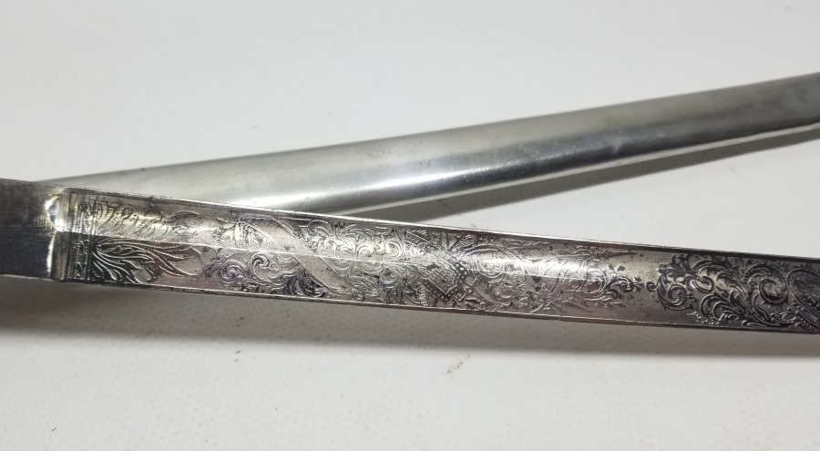 İKİ TARAFI GRAVÜRLÜ VE DEVLET ARMALI BOYNUZ SAPLI OSMANLI DÖNEMİ HAFİF SÜVARİ SUBAY KILICI