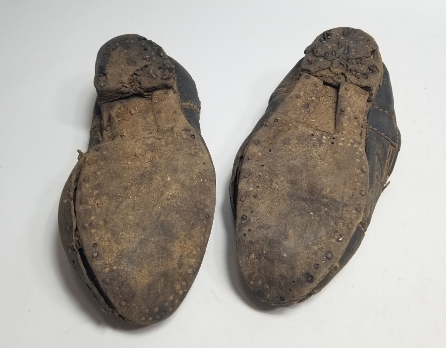 ÜZERLERİ İŞLEMELİ OSMANLI DÖNEMİ RUM DAMAT AYAKKABISI