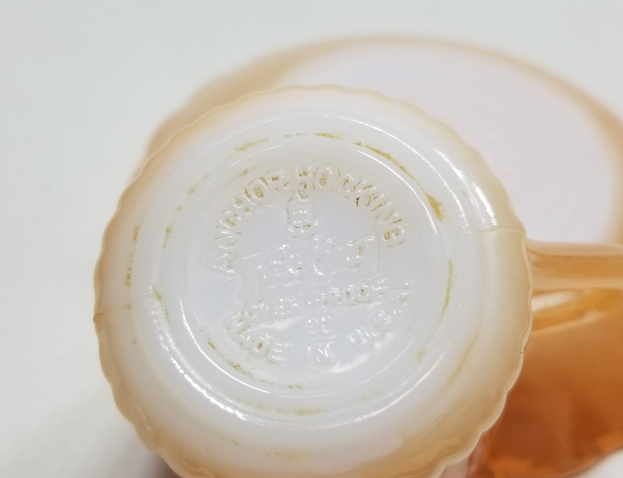 AMERİKAN YAPIMI KABARTMA İŞÇİLİKLİ ANTİKA KAHVE FİNCANI