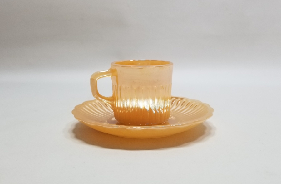 AMERİKAN YAPIMI KABARTMA İŞÇİLİKLİ ANTİKA KAHVE FİNCANI