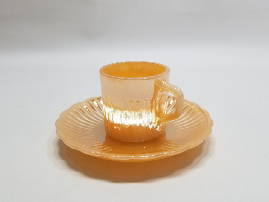 AMERİKAN YAPIMI KABARTMA İŞÇİLİKLİ ANTİKA KAHVE FİNCANI