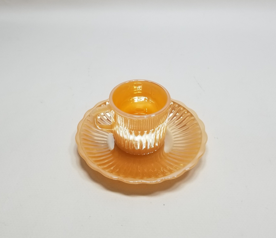 AMERİKAN YAPIMI KABARTMA İŞÇİLİKLİ ANTİKA KAHVE FİNCANI