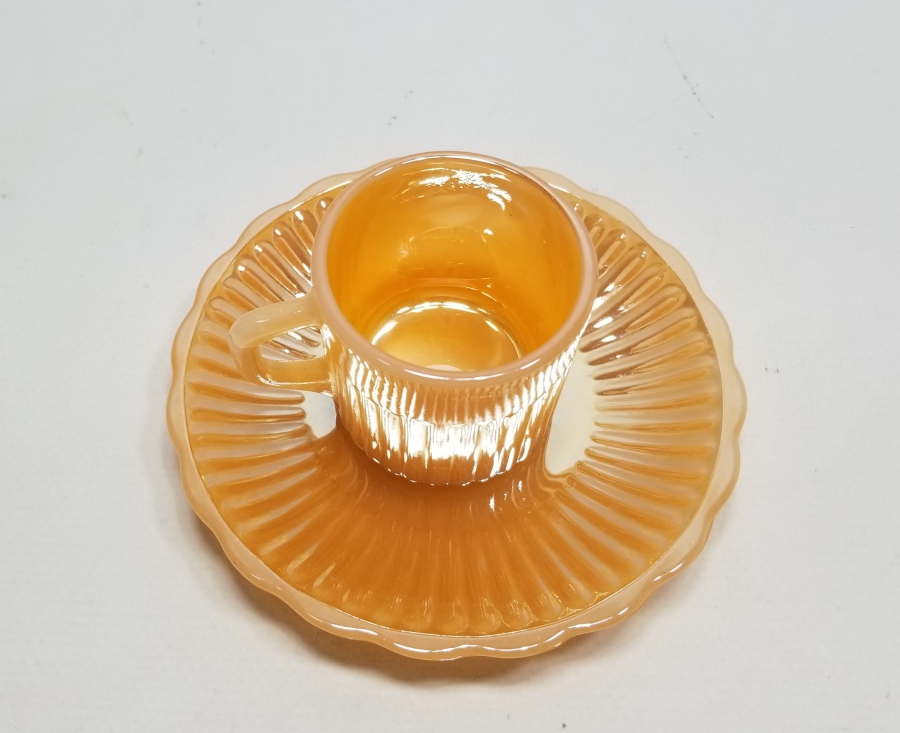 AMERİKAN YAPIMI KABARTMA İŞÇİLİKLİ ANTİKA KAHVE FİNCANI