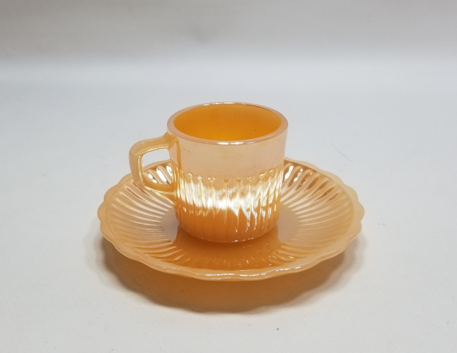 AMERİKAN YAPIMI KABARTMA İŞÇİLİKLİ ANTİKA KAHVE FİNCANI