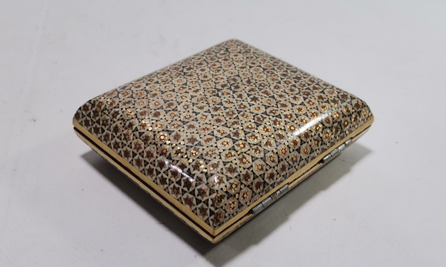 MARKUTERİ İŞÇİLİKLİ ANTİKA KAPAKLI KUTU