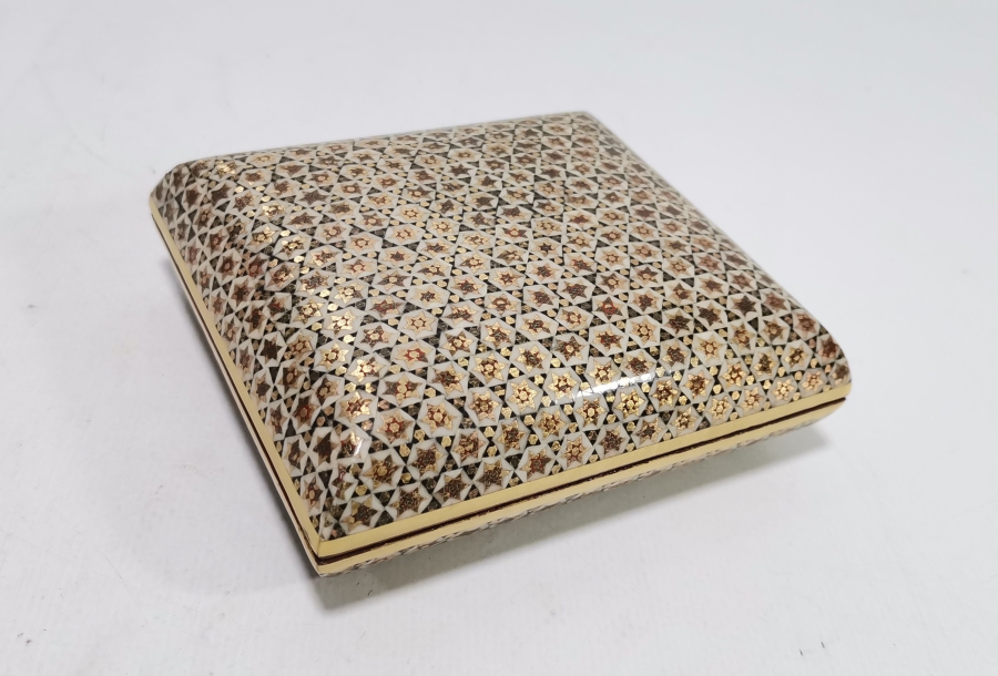 MARKUTERİ İŞÇİLİKLİ ANTİKA KAPAKLI KUTU