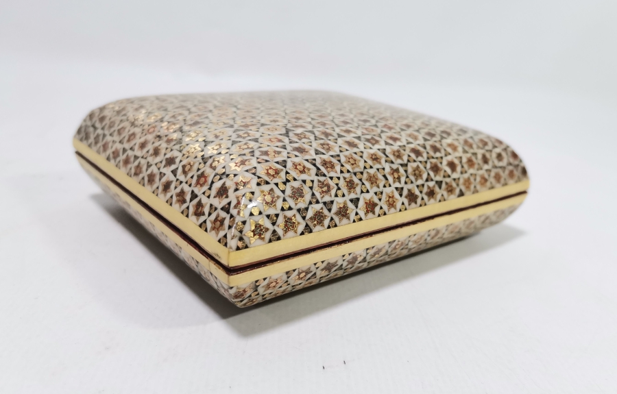 MARKUTERİ İŞÇİLİKLİ ANTİKA KAPAKLI KUTU