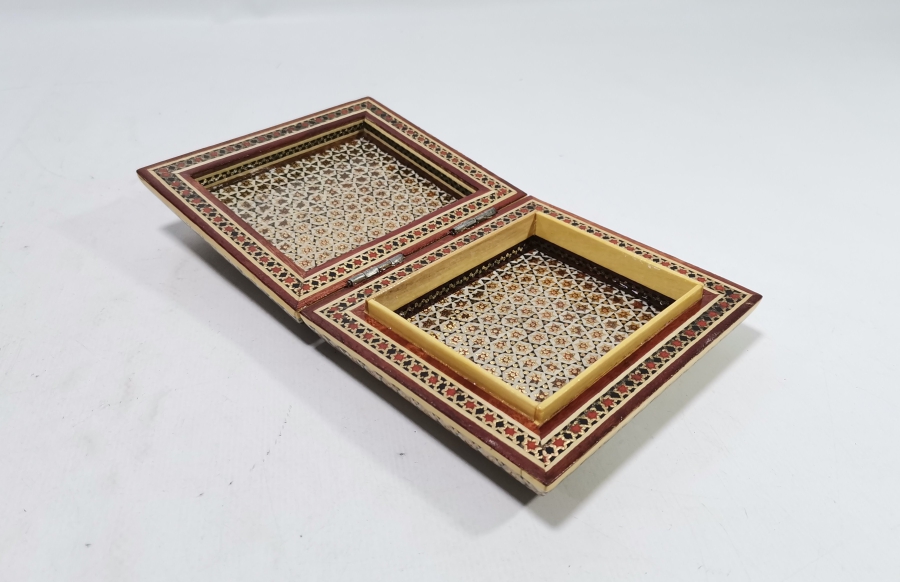 MARKUTERİ İŞÇİLİKLİ ANTİKA KAPAKLI KUTU