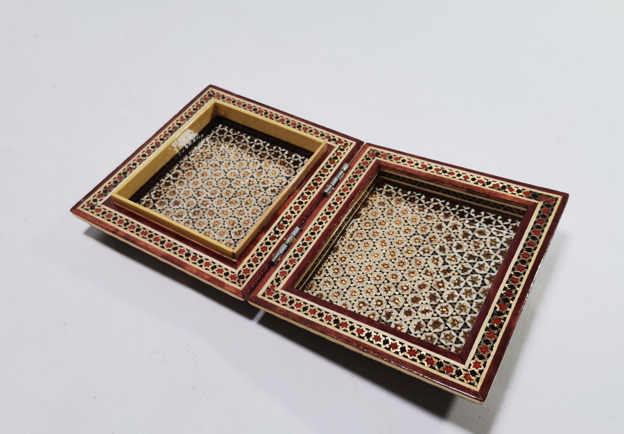 MARKUTERİ İŞÇİLİKLİ ANTİKA KAPAKLI KUTU