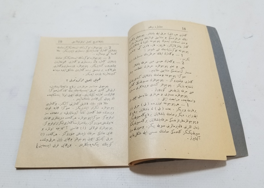 YENİ KIRAAT İSİMLİ CUMHURİYET BAŞLARI OSMANLICA DERS KİTABI