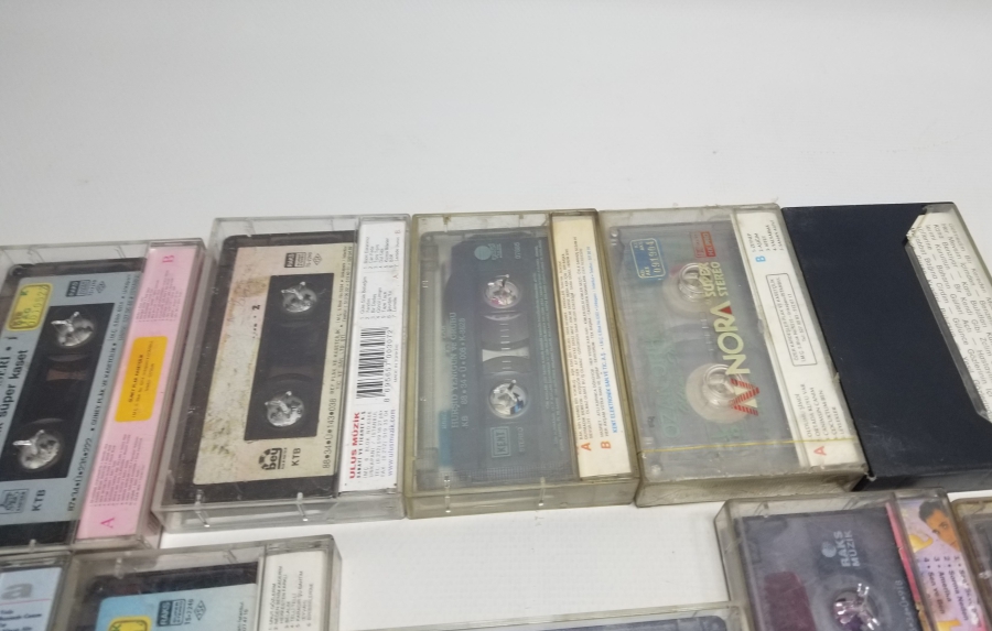İÇLERİ DOLU NOSTALJİK KASET LOTU