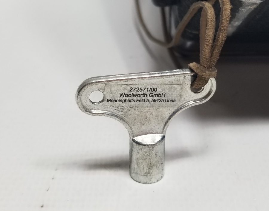 ÇALIŞIR DURUMDA ORİJİNAL ANAHTARIYLA ÇOK NADİR GÜVERCİN YARIŞ SAATİ