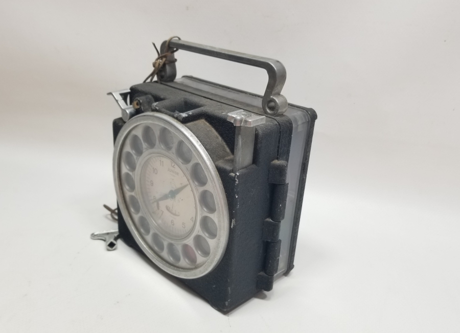 ÇALIŞIR DURUMDA ORİJİNAL ANAHTARIYLA ÇOK NADİR GÜVERCİN YARIŞ SAATİ