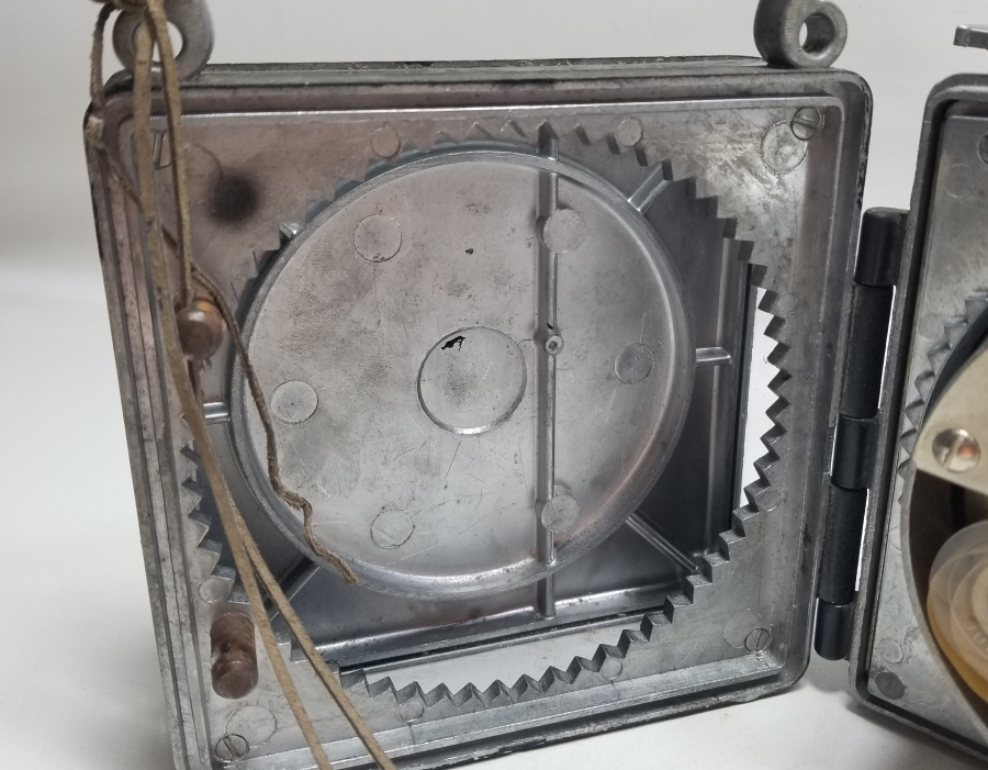 ÇALIŞIR DURUMDA ORİJİNAL ANAHTARIYLA ÇOK NADİR GÜVERCİN YARIŞ SAATİ