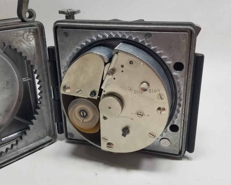 ÇALIŞIR DURUMDA ORİJİNAL ANAHTARIYLA ÇOK NADİR GÜVERCİN YARIŞ SAATİ