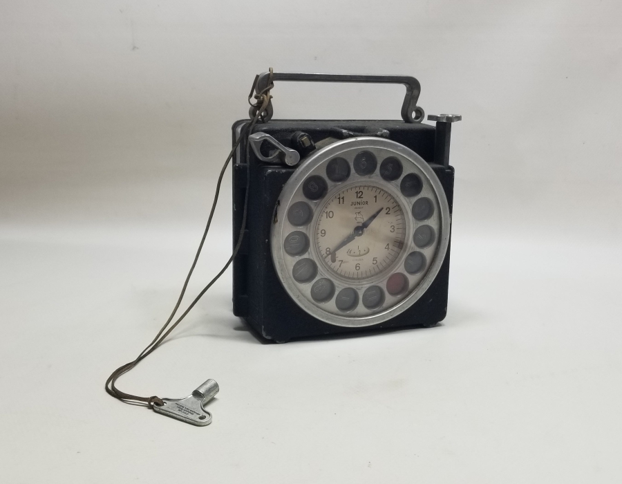 ÇALIŞIR DURUMDA ORİJİNAL ANAHTARIYLA ÇOK NADİR GÜVERCİN YARIŞ SAATİ