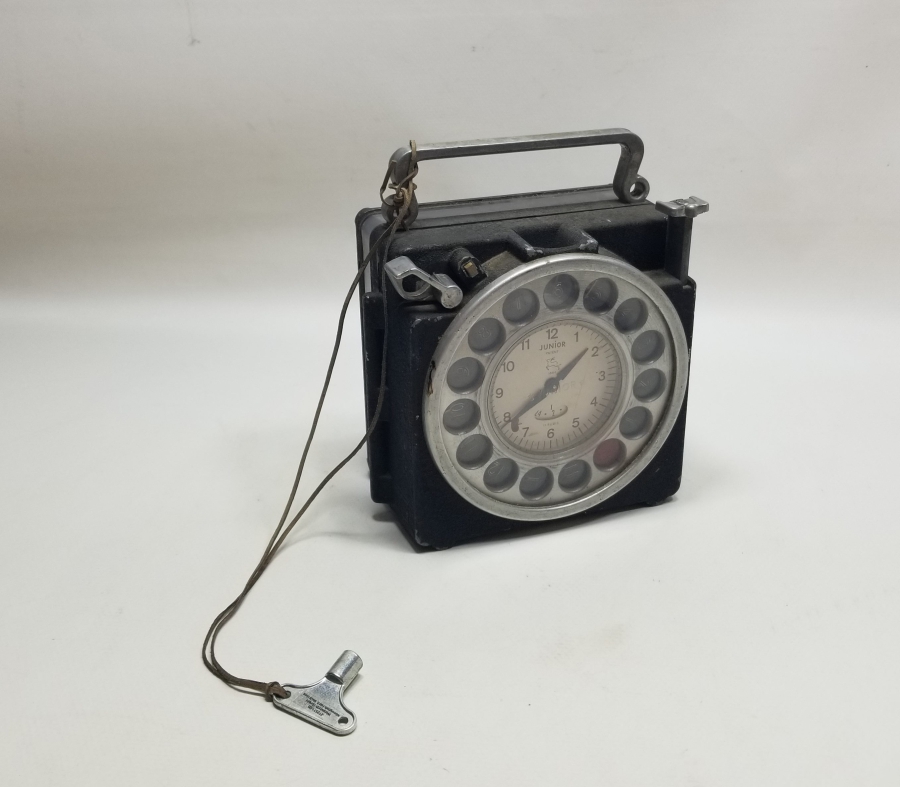 ÇALIŞIR DURUMDA ORİJİNAL ANAHTARIYLA ÇOK NADİR GÜVERCİN YARIŞ SAATİ