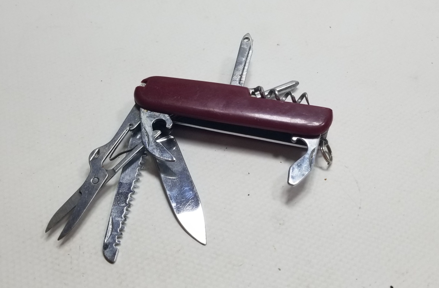 ÇOK AMAÇLI ANTİKA İSVİÇRE ÇAKISI