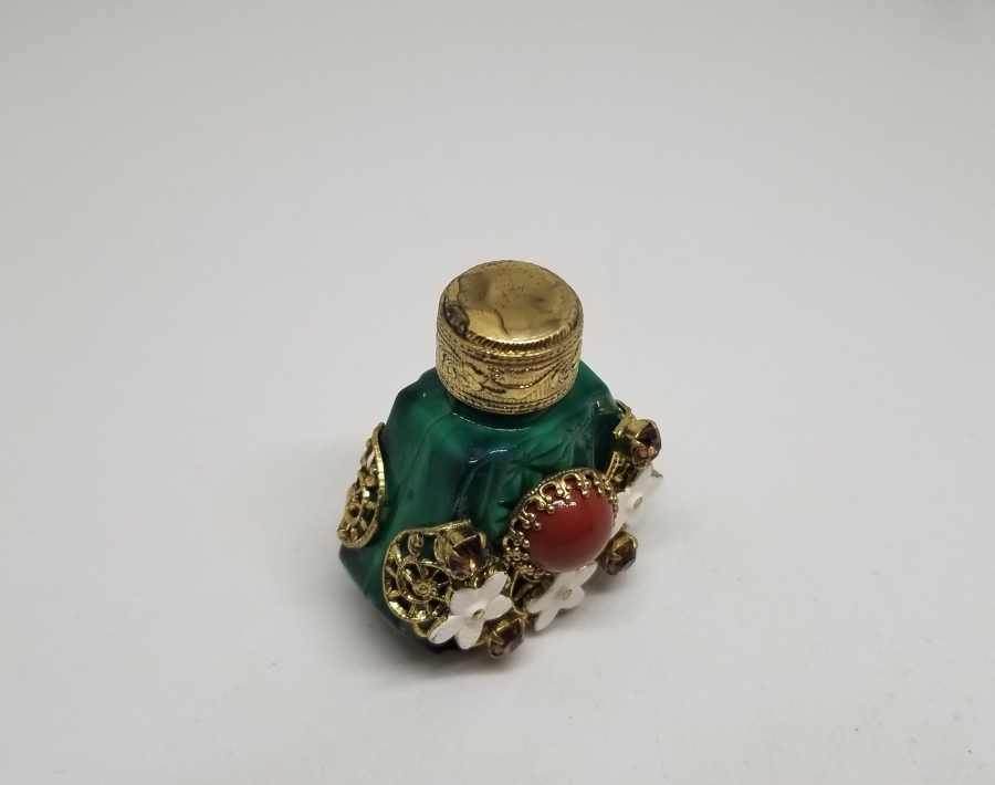 KABARTMA İŞÇİLİKLİ ANTİKA PARFÜM ŞİŞESİ