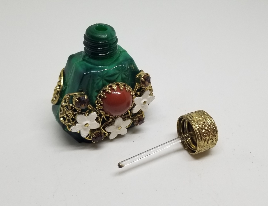 KABARTMA İŞÇİLİKLİ ANTİKA PARFÜM ŞİŞESİ