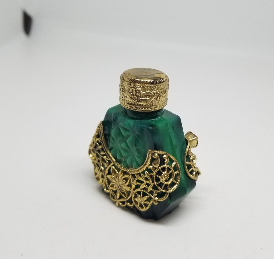 KABARTMA İŞÇİLİKLİ ANTİKA PARFÜM ŞİŞESİ
