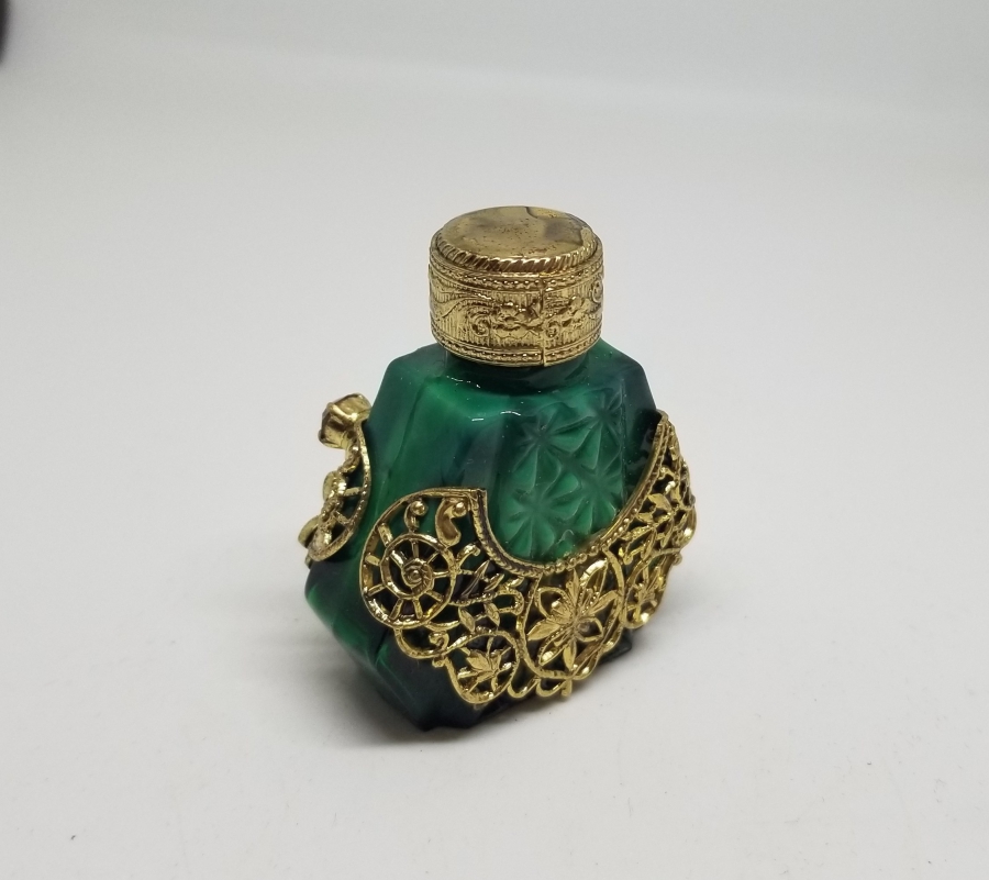 KABARTMA İŞÇİLİKLİ ANTİKA PARFÜM ŞİŞESİ