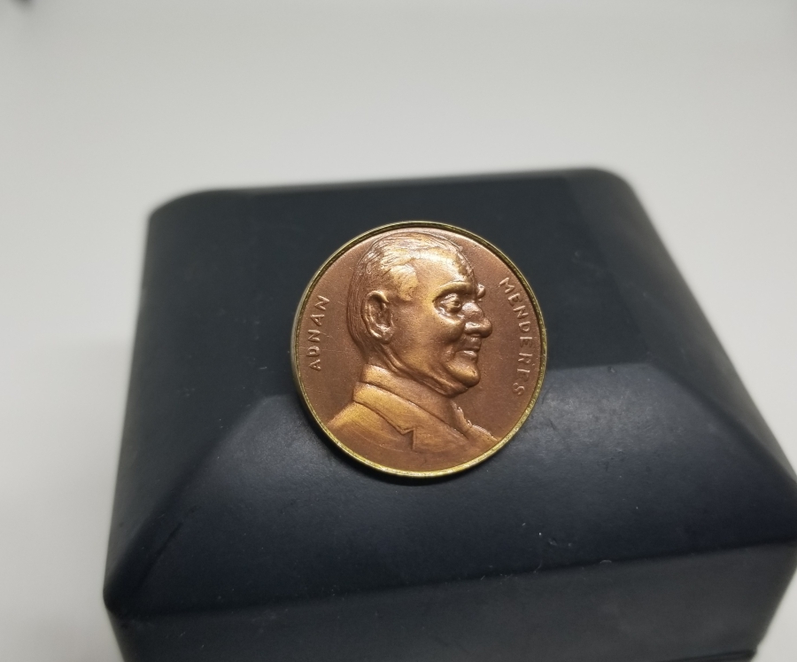 ANTİKA ADNAN MENDERES YAKA ROZETİ