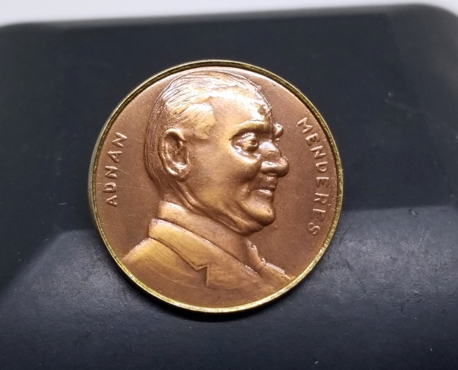 ANTİKA ADNAN MENDERES YAKA ROZETİ