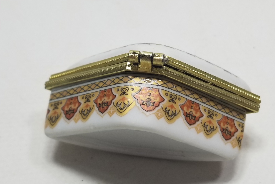 ÜZERİ YAZILI ANTİKA PORSELEN MÜCEVHER KUTUSU