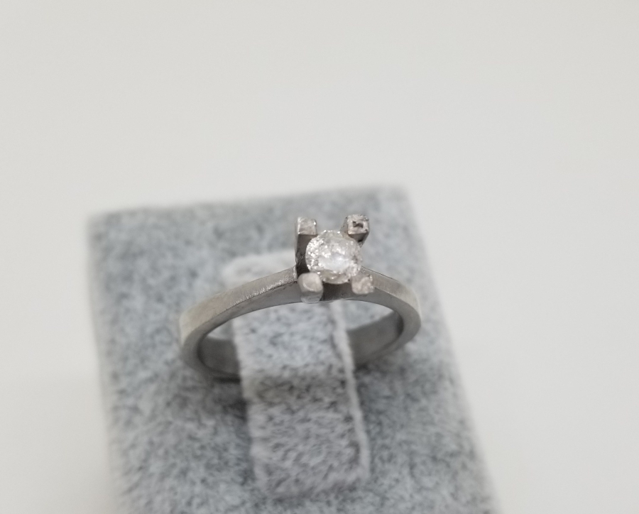 PIRLANTA TAŞLI TEKTAŞ YÜZÜK