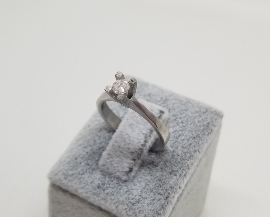 PIRLANTA TAŞLI TEKTAŞ YÜZÜK