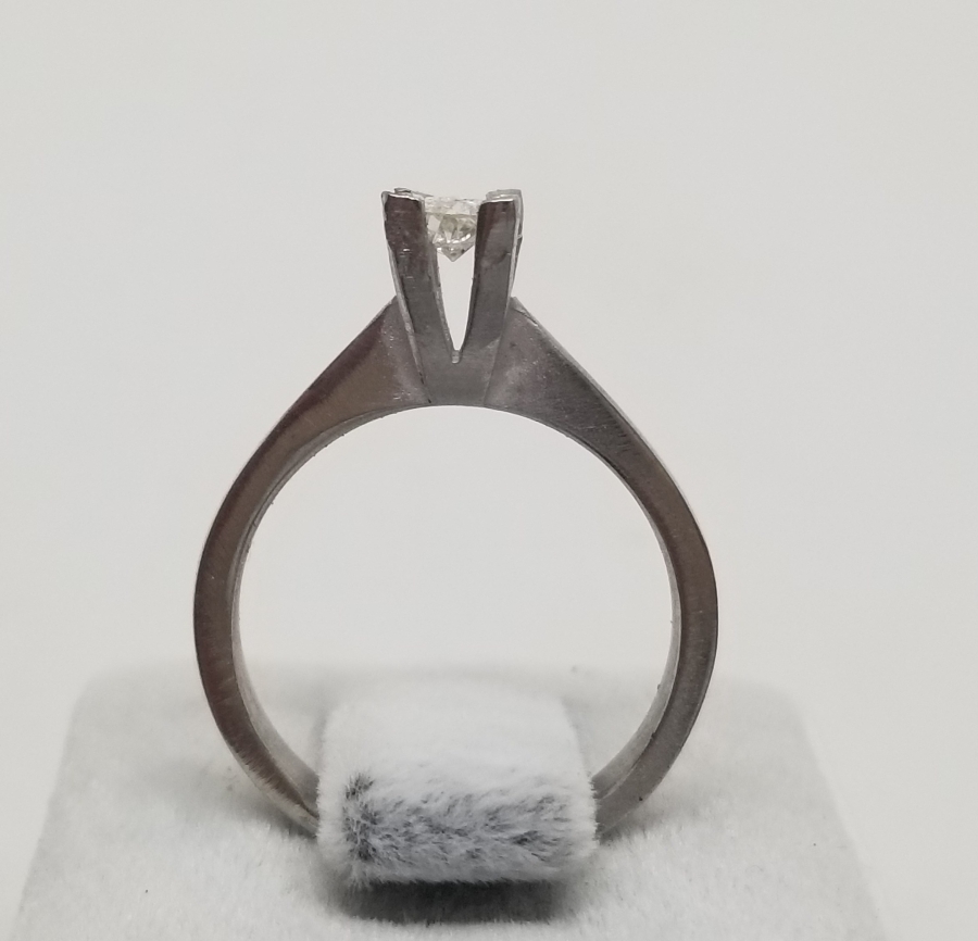 PIRLANTA TAŞLI TEKTAŞ YÜZÜK