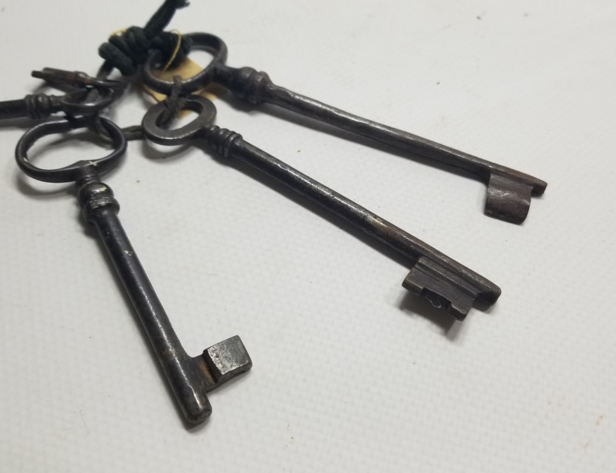 OSMANLI DÖNEMİ EL DÖVME DEMİRDEN MAMUL ANAHTAR LOTU