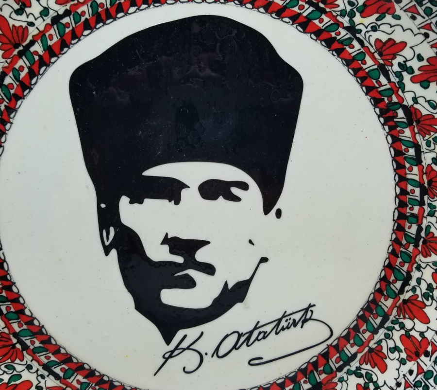 EL BOYAMA FOSFORLU ATATÜRK GÖRSELLİ KÜTAHYA DUVAR TABAĞI