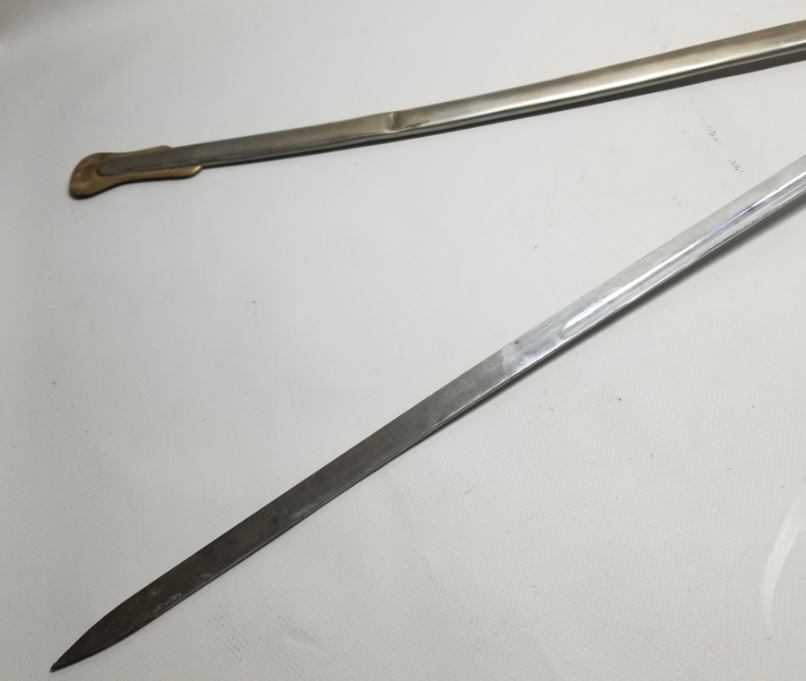 BOYNUZ SAPLI CUMHURİYET BAŞLARI NADİR SUBAY KILICI