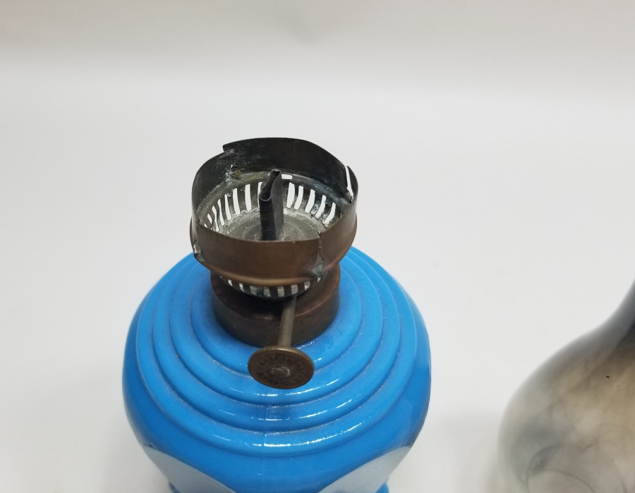 OSMANLI DÖNEMİ KABARTMA İŞÇİLİKLİ OPALİN GAZ LAMBASI