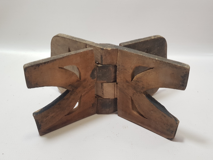 OSMANLI DÖNEMİ AHŞAPTAN MAMUL TEKKE İŞİ NADİR BOYDA ENAM -I ŞERİF RAHLESİ