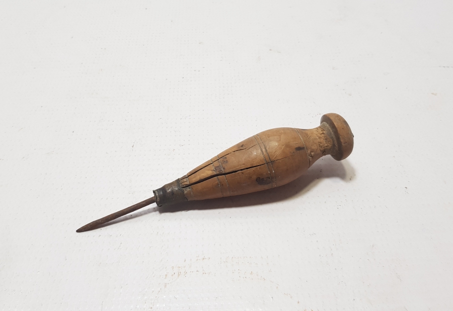 OSMANLI DÖNEMİ ŞİMŞİR SAPLI AYAKKABICI BİZİ