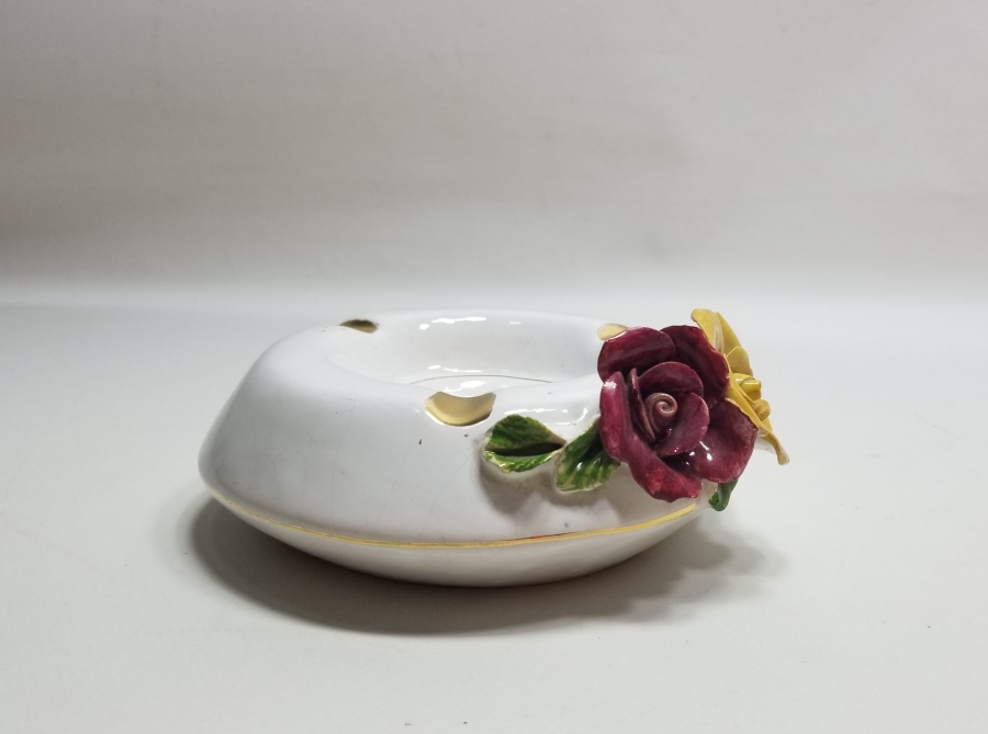 KABARTMA İŞÇİLİKLİ YERLİ YAPIM ALTIN VARAKLI SERAMİK KÜLLÜK